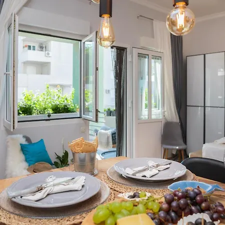 Sea Side Studio With Terrace Apartment